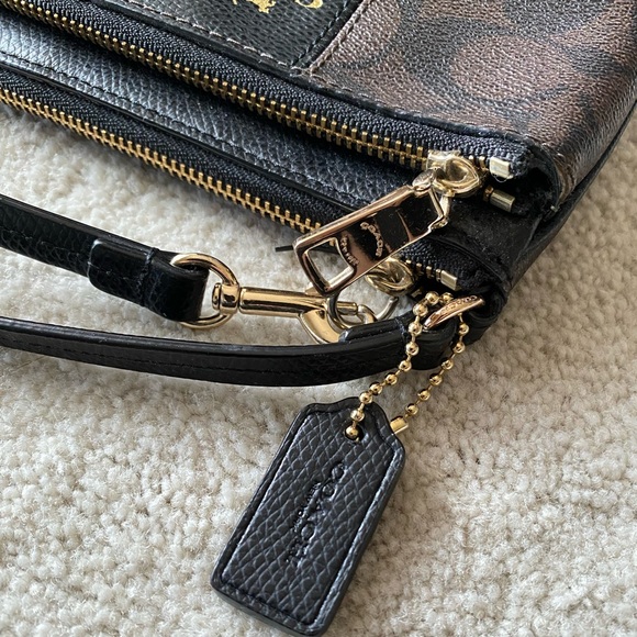 Authentic Coach wristlet - Picture 3 of 6